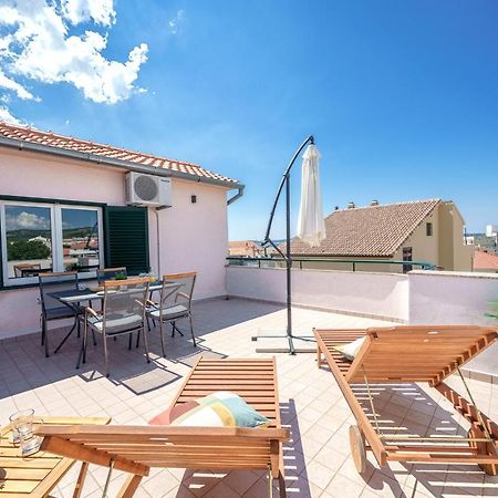 Family Petrov Apartments Vodice Extérieur photo