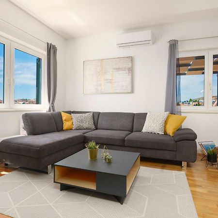 Family Petrov Apartments Vodice Extérieur photo