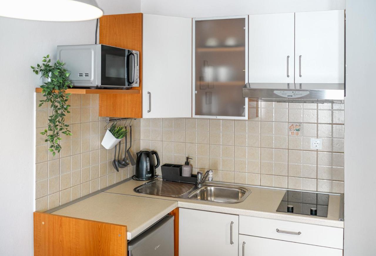 Family Petrov Apartments Vodice Extérieur photo