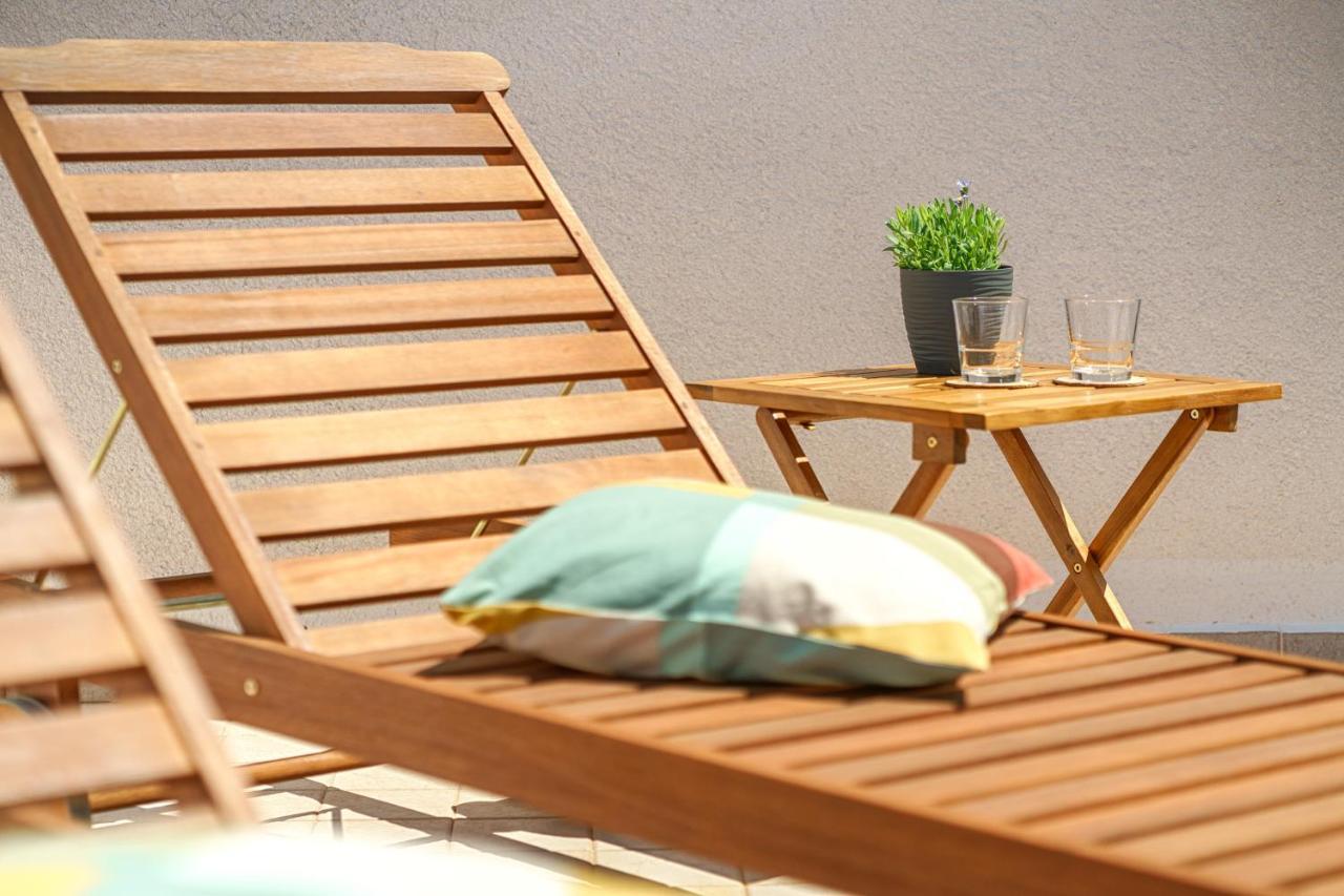 Family Petrov Apartments Vodice Extérieur photo