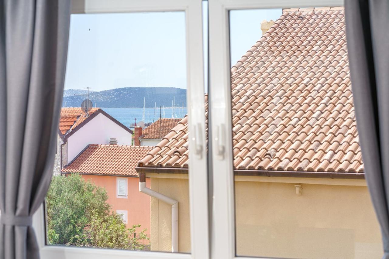 Family Petrov Apartments Vodice Extérieur photo