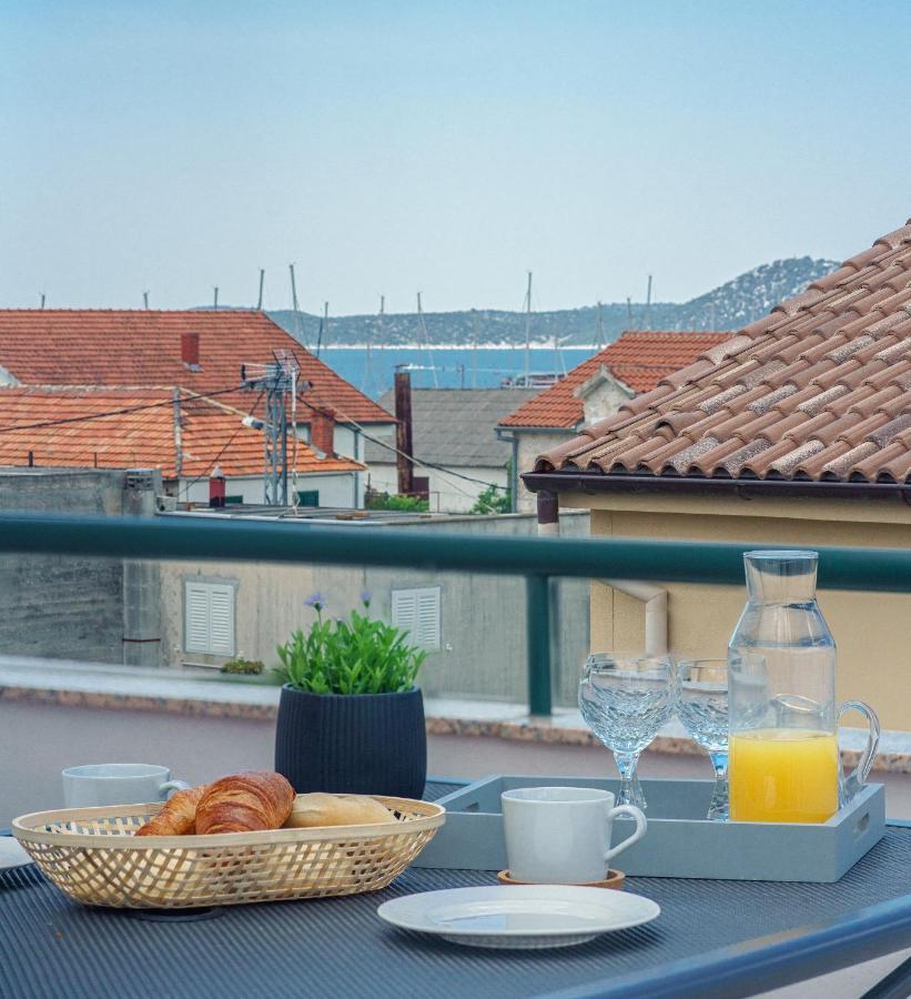 Family Petrov Apartments Vodice Extérieur photo