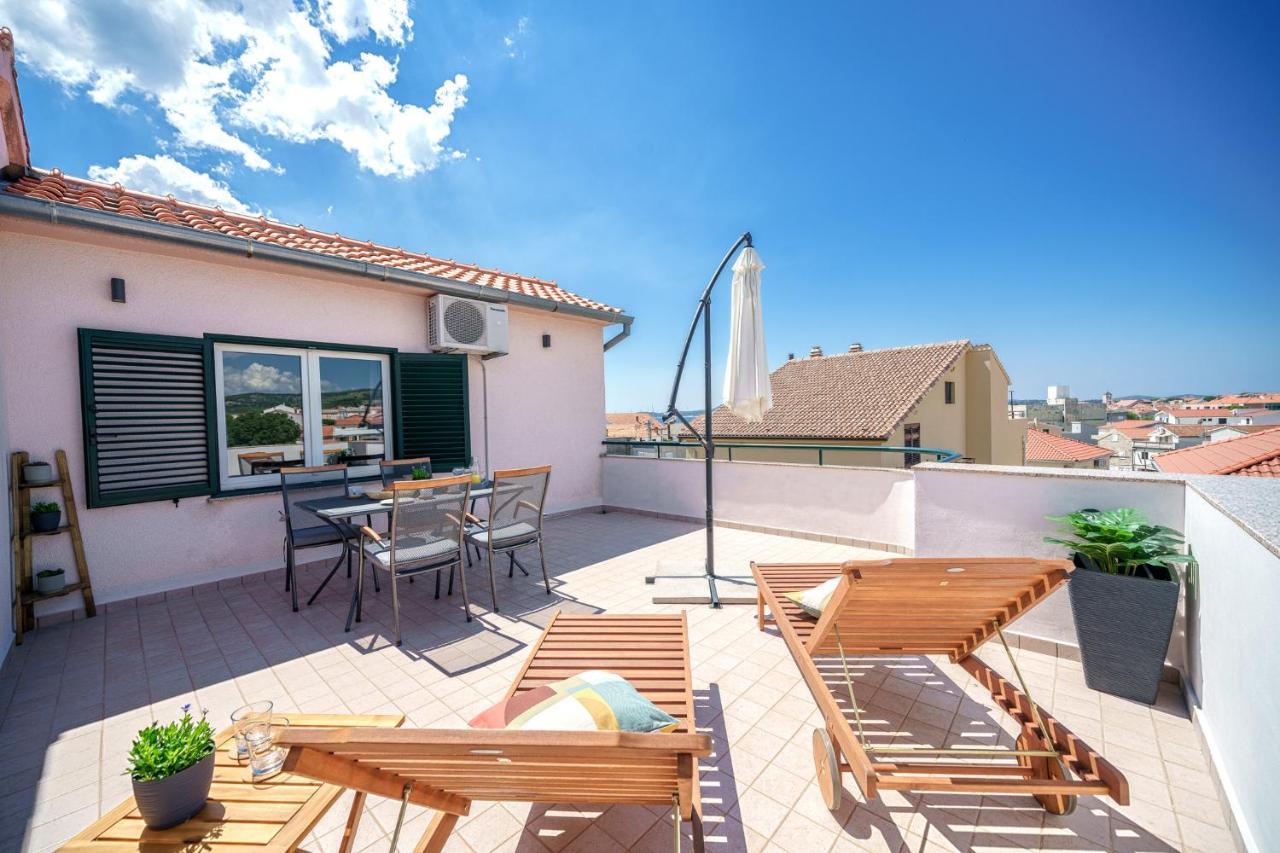 Family Petrov Apartments Vodice Extérieur photo