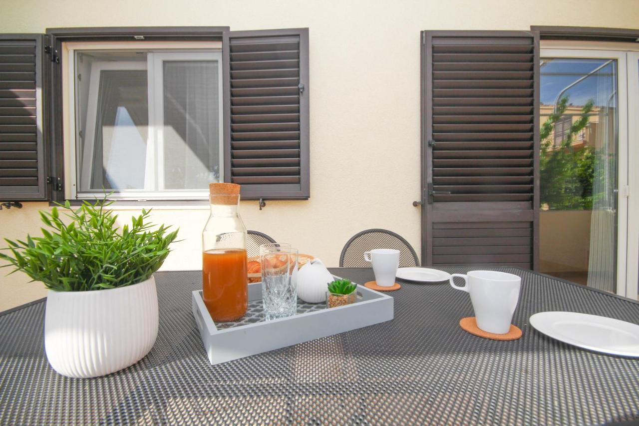 Family Petrov Apartments Vodice Extérieur photo