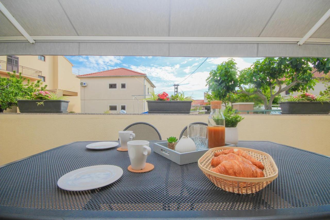 Family Petrov Apartments Vodice Extérieur photo