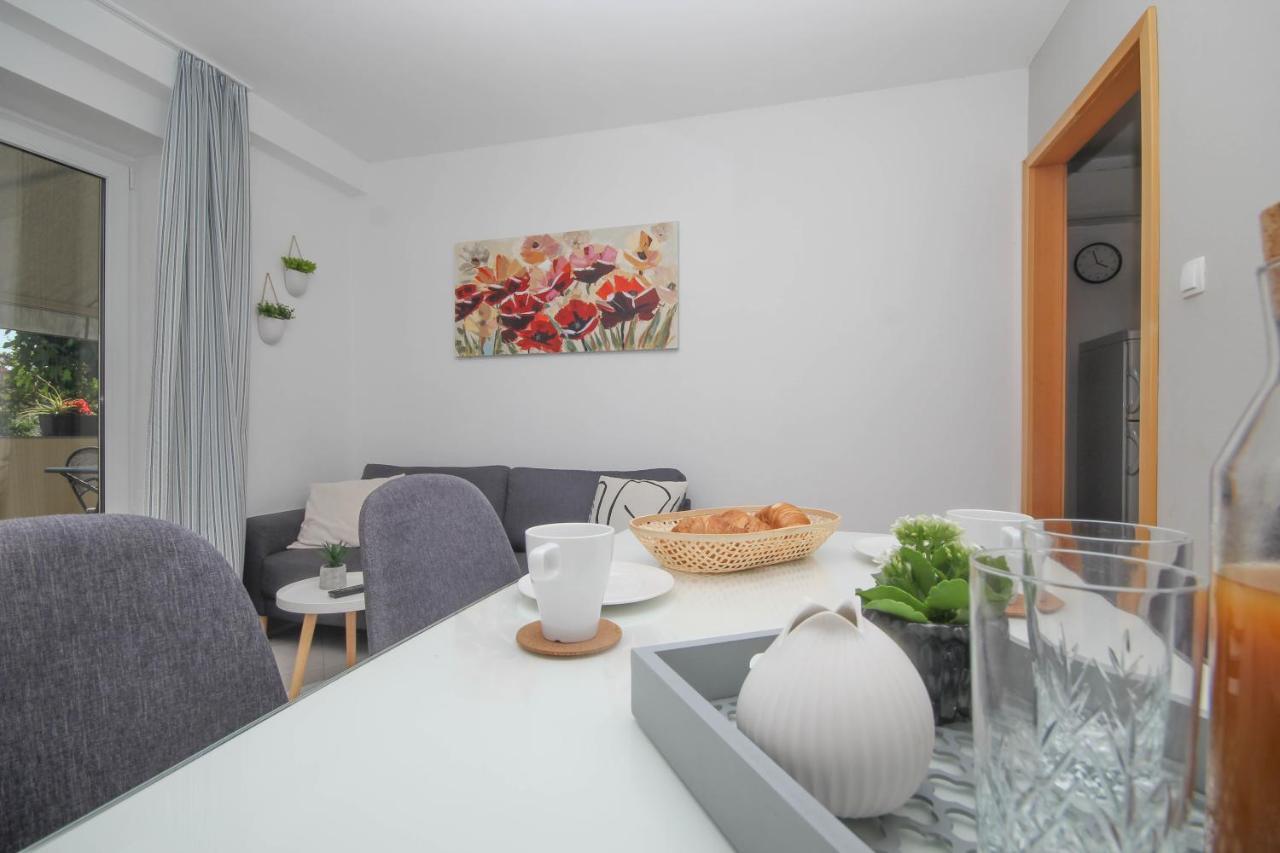 Family Petrov Apartments Vodice Extérieur photo