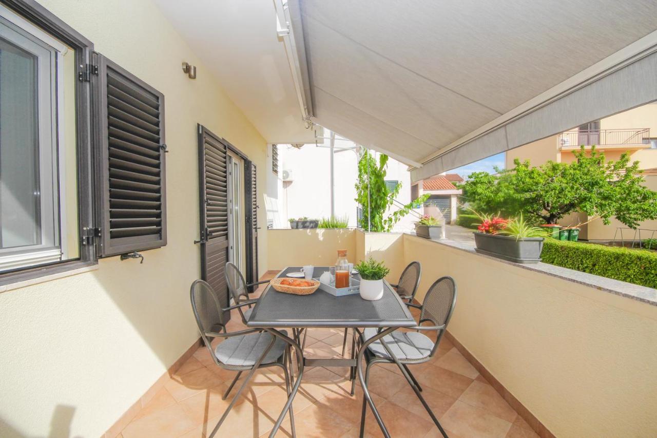Family Petrov Apartments Vodice Extérieur photo