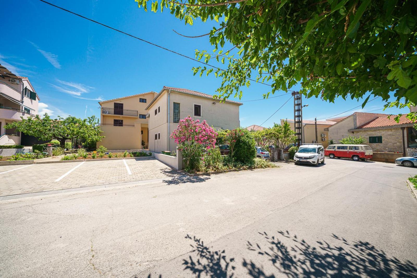 Family Petrov Apartments Vodice Extérieur photo