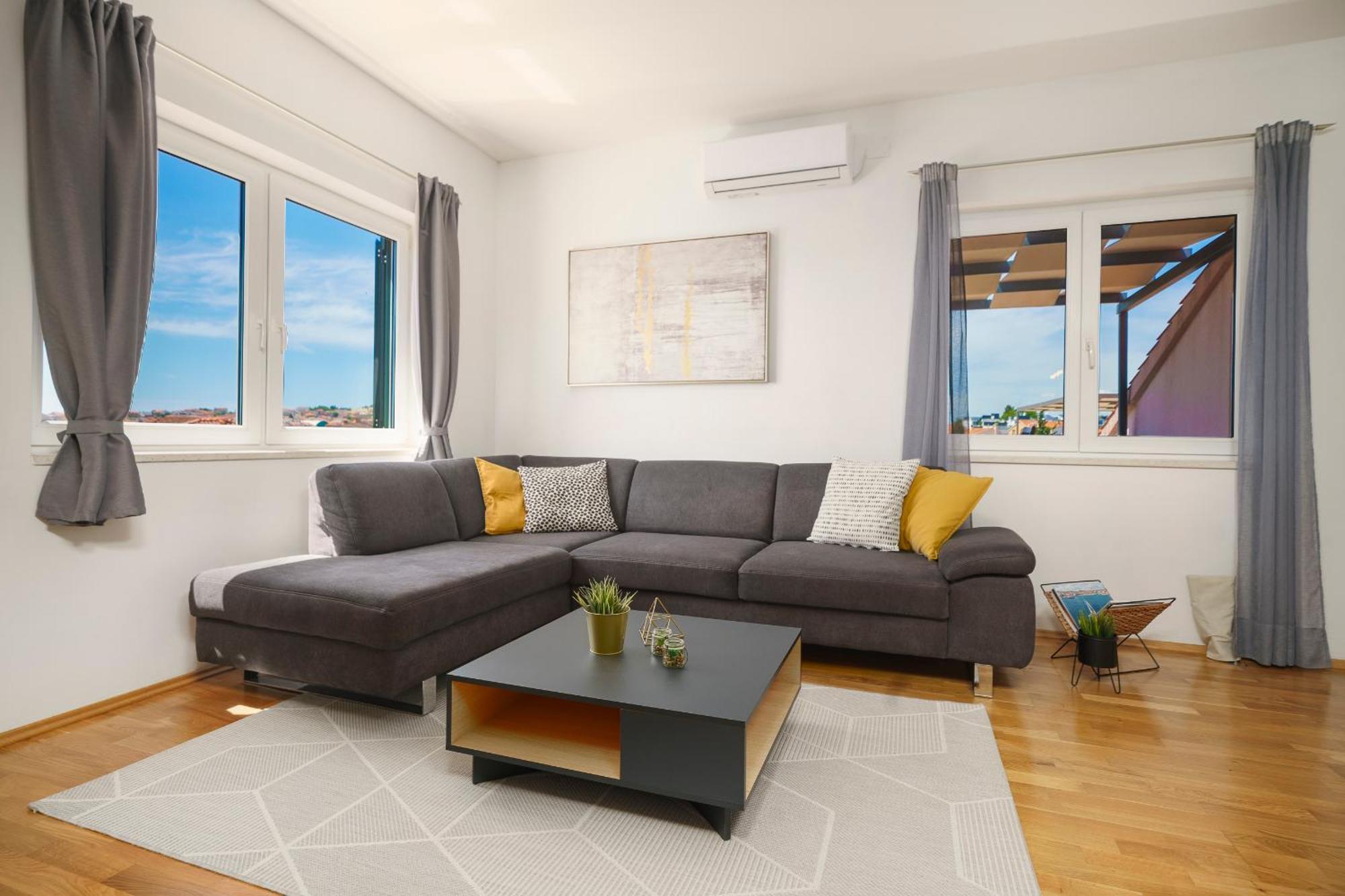 Family Petrov Apartments Vodice Extérieur photo