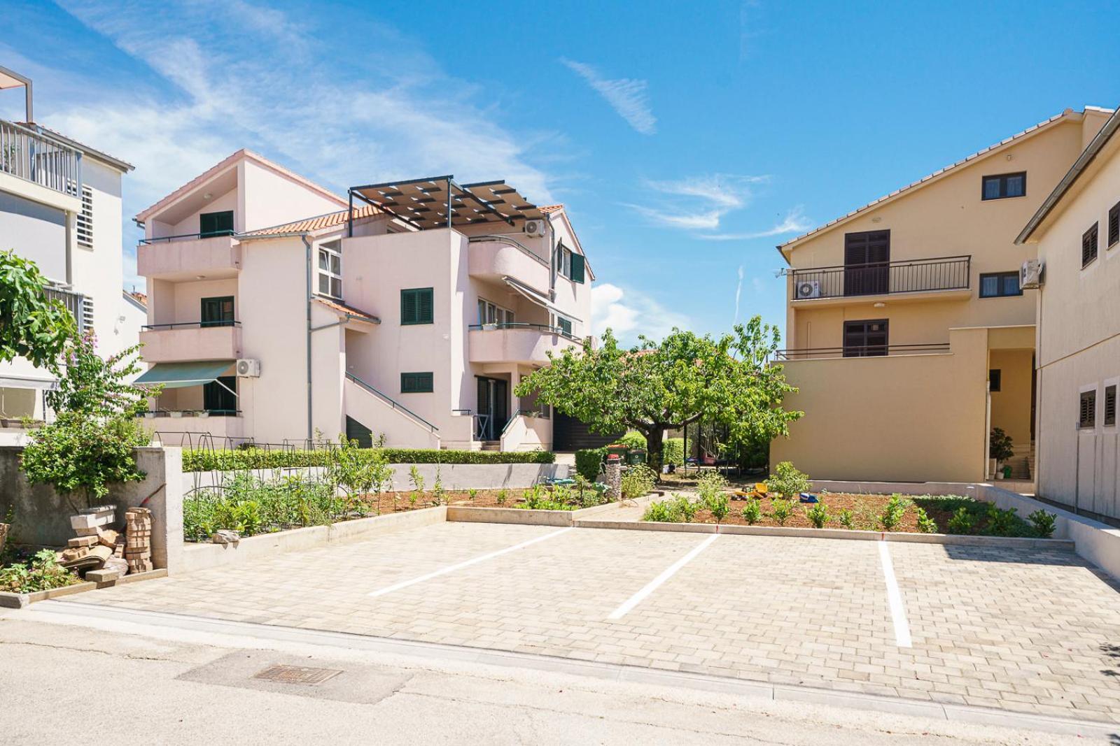 Family Petrov Apartments Vodice Extérieur photo
