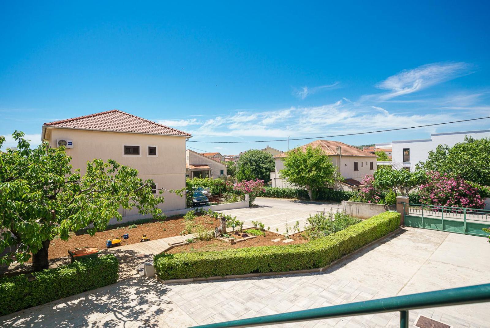 Family Petrov Apartments Vodice Extérieur photo