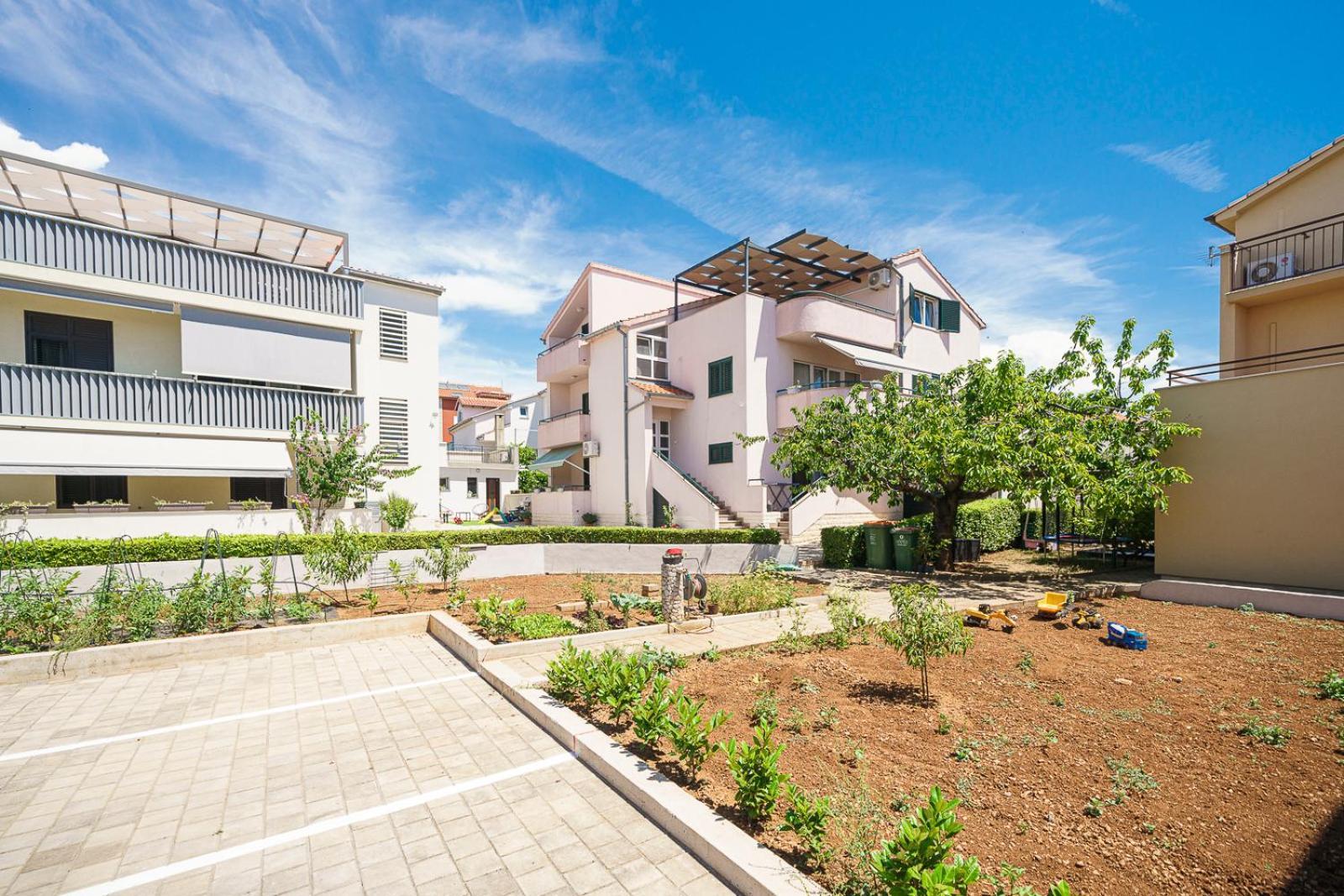 Family Petrov Apartments Vodice Extérieur photo
