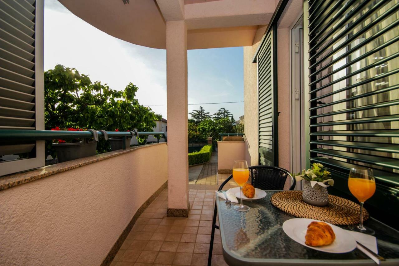 Family Petrov Apartments Vodice Extérieur photo